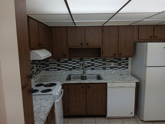 Building Photo - 495 SE 8th St