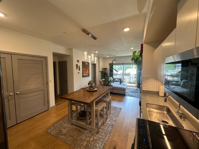 Building Photo - 400 Herron Dr