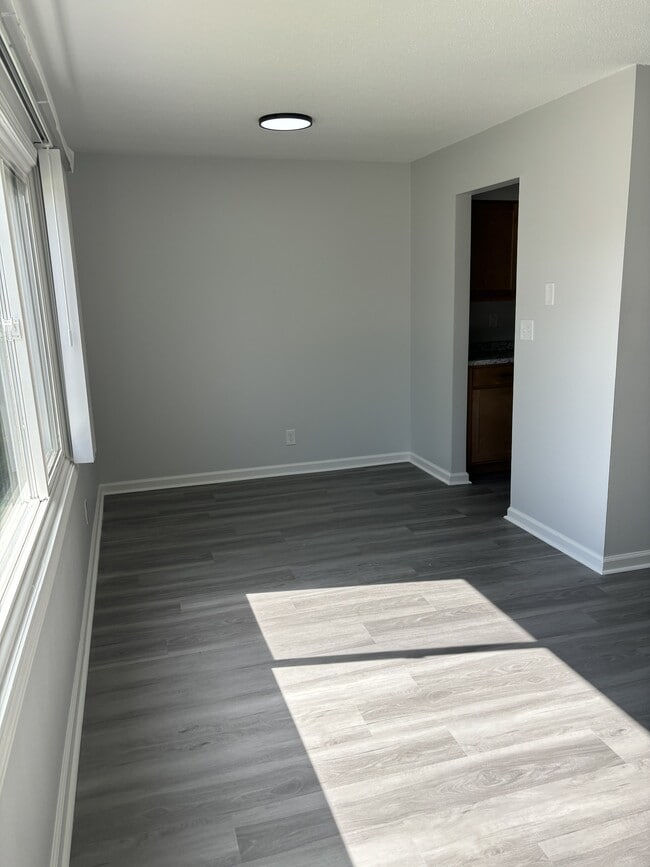 Building Photo - 1315 Oakland Rd NE