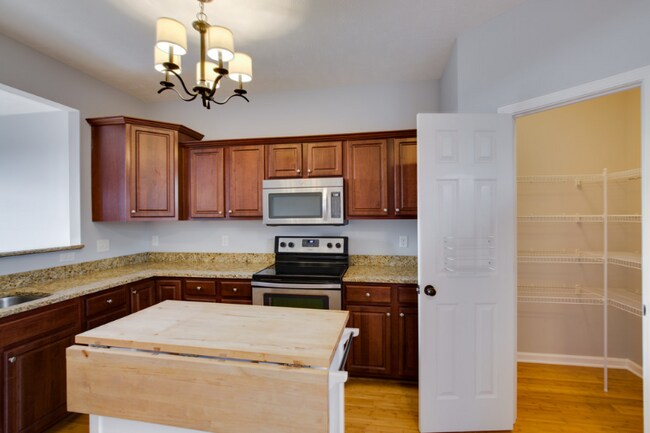 Building Photo - 914 Spence Enclave Ct