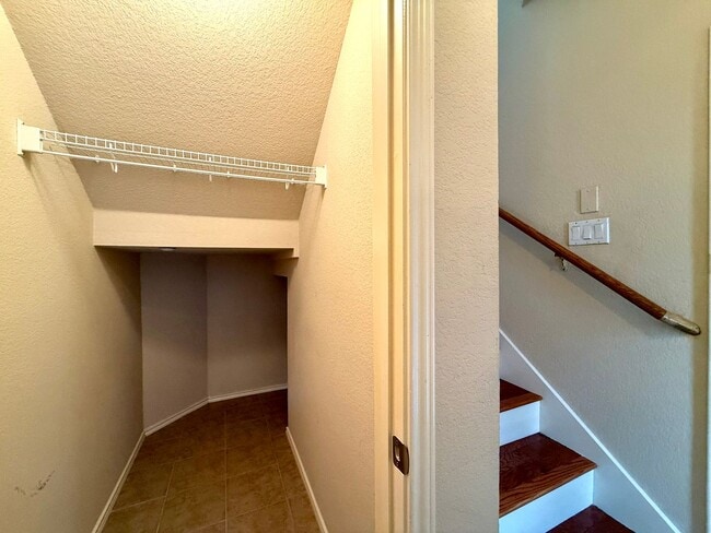 Building Photo - Updated Condo-1310 Parmer Ln.