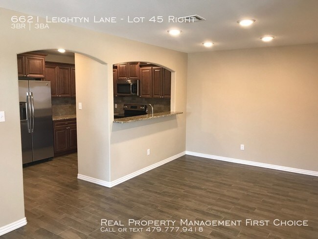 Building Photo - 3 BED 2 BATH TOWNHOMES IN CHAFFEE CROSSING
