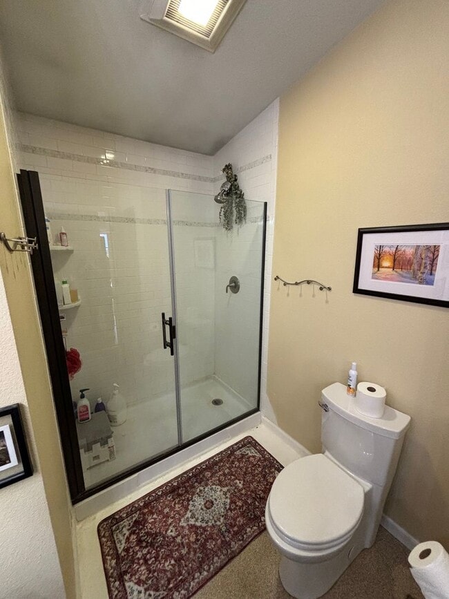 Building Photo - Cozy 3-bedroom home / Pet friendly / Fenced in yard