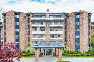 Building Photo - 2112 Acacia Park Dr