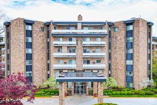 Building Photo - 2112 Acacia Park Dr