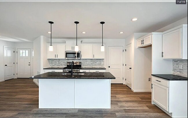 Building Photo - 79 Long Bend Dr