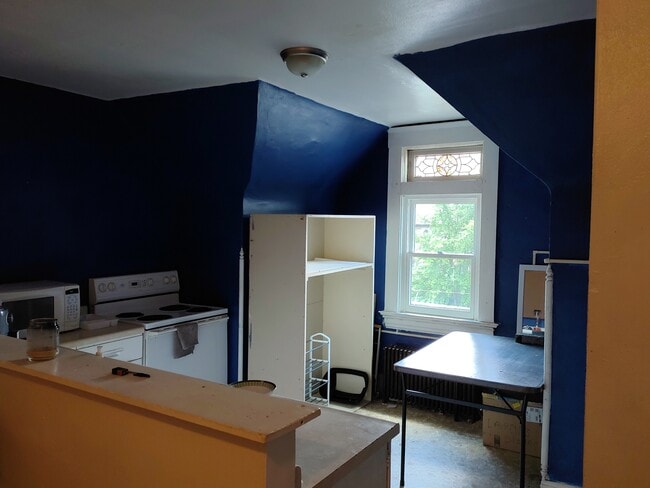 Building Photo - 221 Willey St