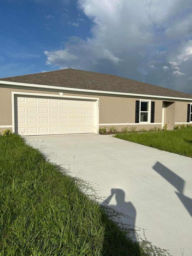 Foto del edificio - 4381 SW Paley Rd