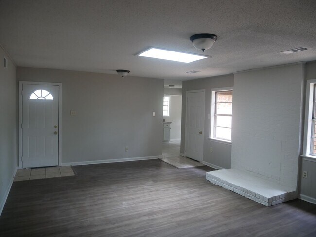 Foto del edificio - 3120 Normandy Dr
