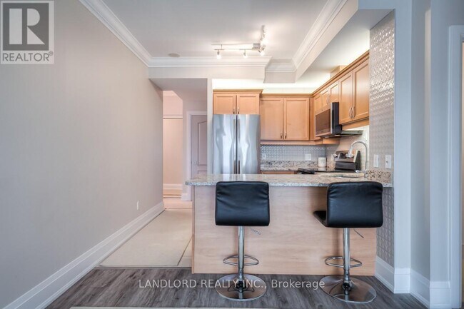Photo du bâtiment - 3865-3865 Lake Shore Blvd W