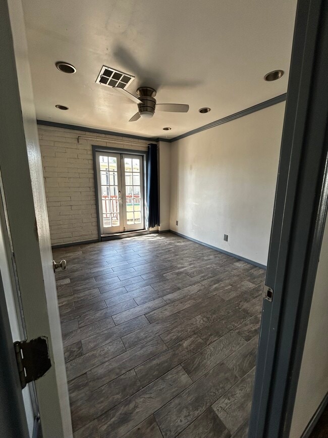 Building Photo - 1033 Grand Ave