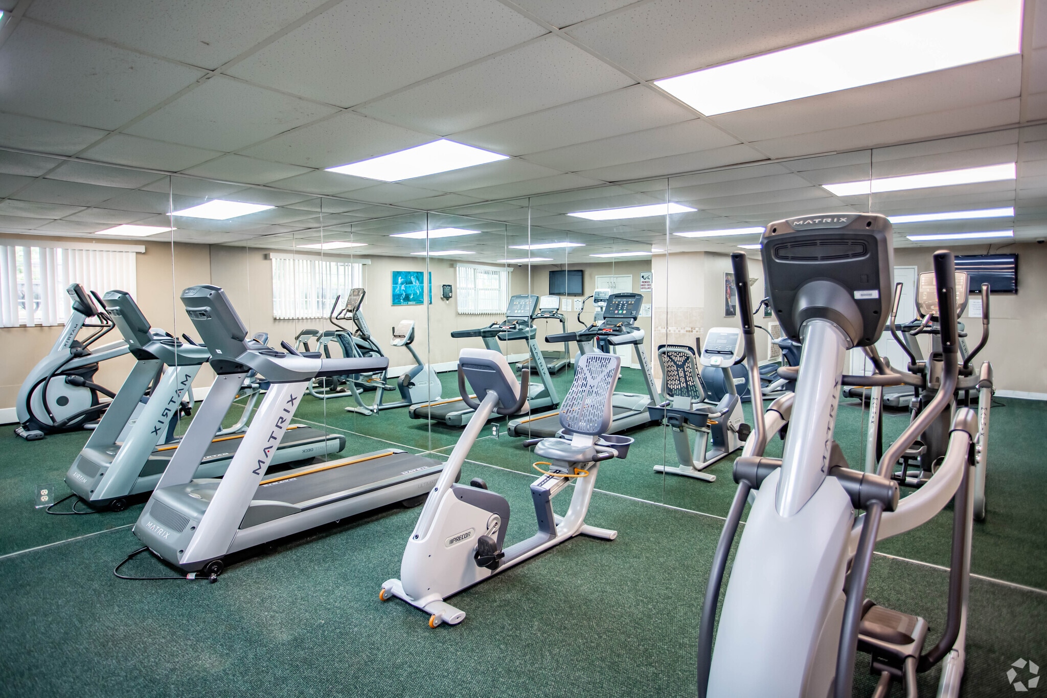 Deer Creek Apartments – photo 2
