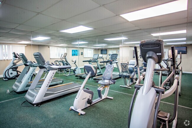 Gimnasio - Deer Creek Apartments