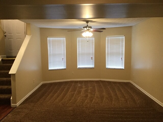 Foto del edificio - 242 Monarch Dr