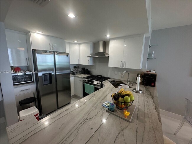 Foto del edificio - 2030 S Ocean Dr