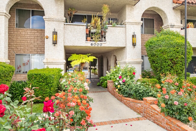Building Photo - Villa Tarzana Apartments