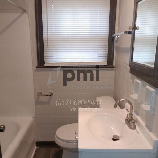 Foto del edificio - 1619 S Randolph St