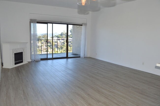 Building Photo - Beautifully Updated, 900 Sq Ft Sausalito C...