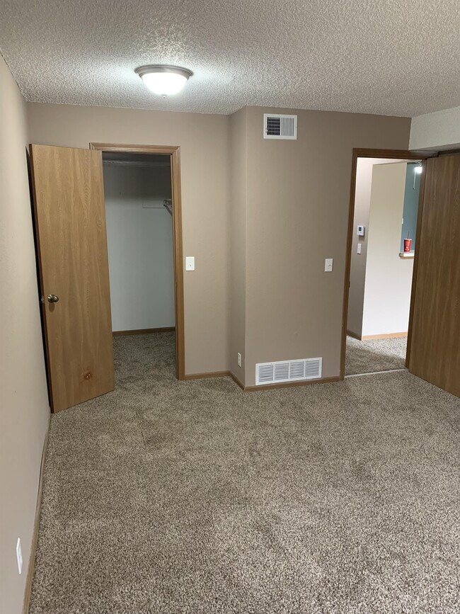 Building Photo - 921 Cheyenne Curv