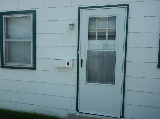 Building Photo - 111 N Silber Ave