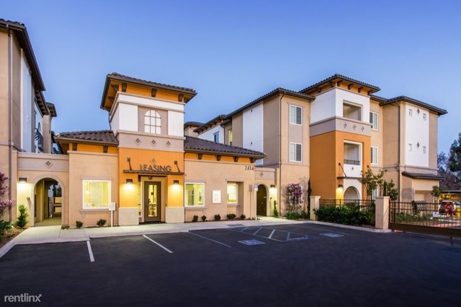 Building Photo - 2414 S Escondido Blvd