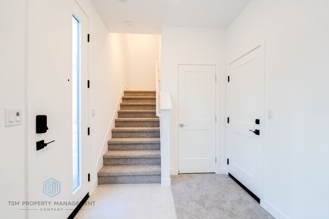 Building Photo - NEW BUILT 2 Bedroom Townhome in the Heart of Garden Grove!