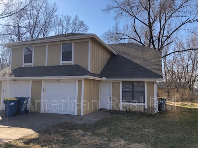 Foto del edificio - 827 Elizabeth Ct