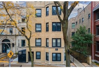 Building Photo - 648.5 W Roscoe St