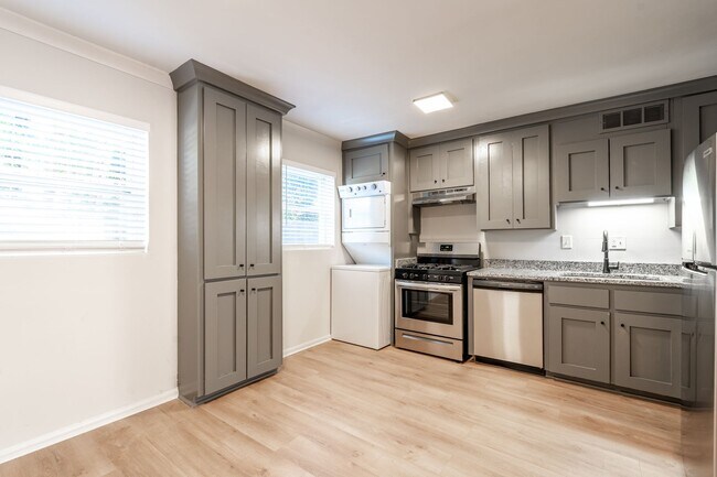 Foto del edificio - 1135 Woodland Ave: Woodland Apartments