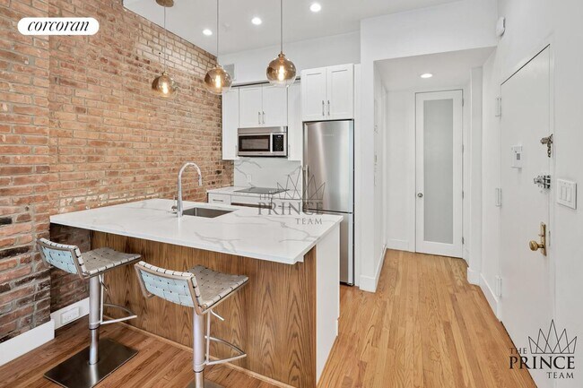 Foto del edificio - 224 E 18th St