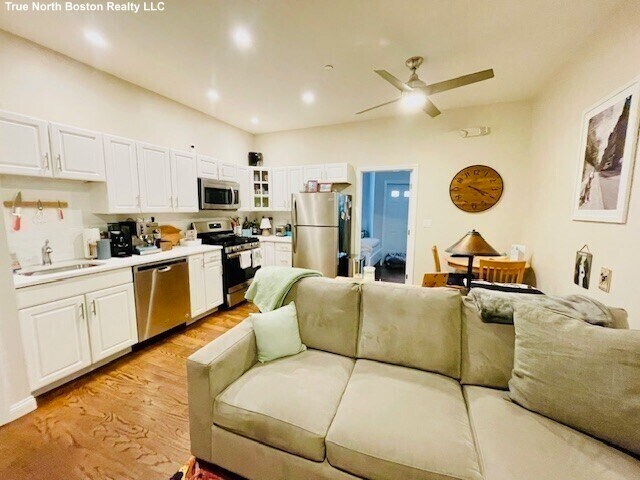 Building Photo - 180 Endicott St