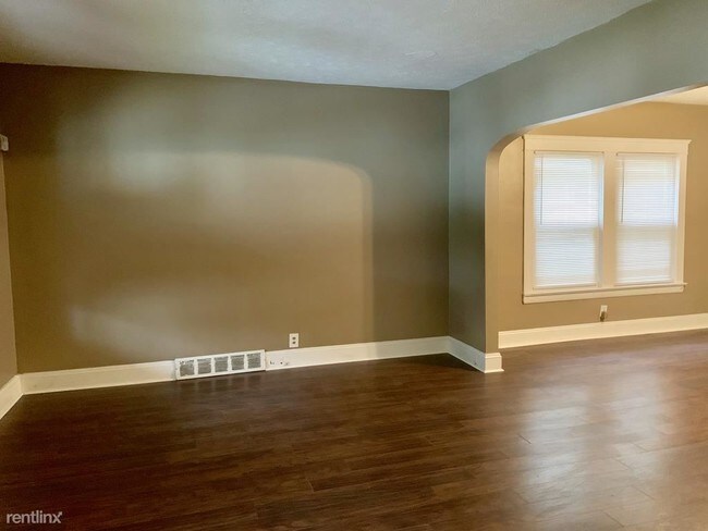 Building Photo - 2635 E 121st St