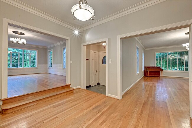 Foto del edificio - 4628 Roseneath Dr