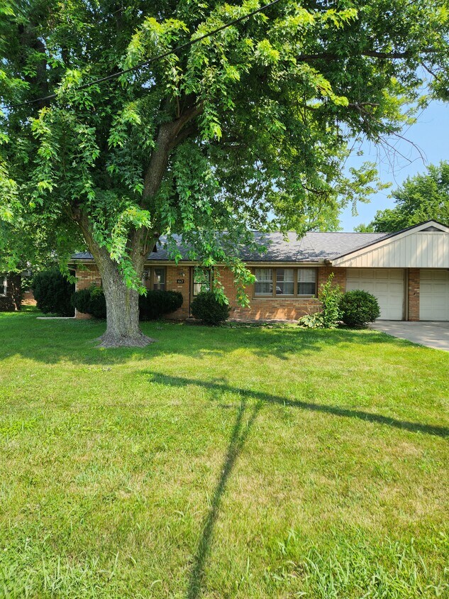 Foto principal - 613-617 W Sheridan Court
