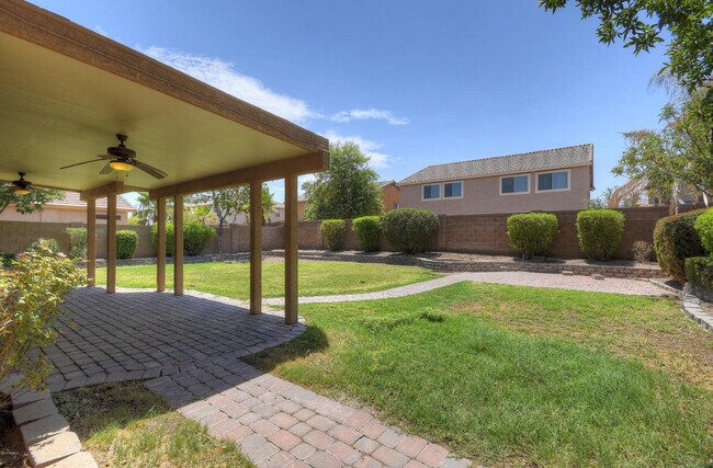 Building Photo - 2915 W Carson Rd