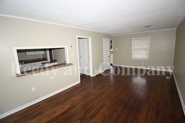 Building Photo - 1749 S Perkins Rd