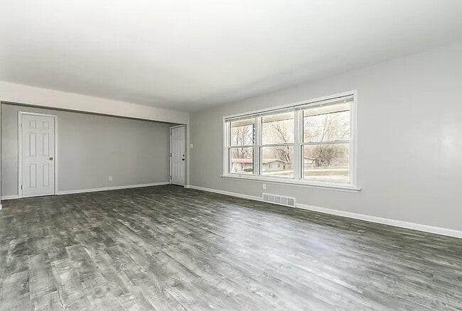 Building Photo - 1126 Lakeview Ave