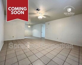 Building Photo - 406 N Loop 121