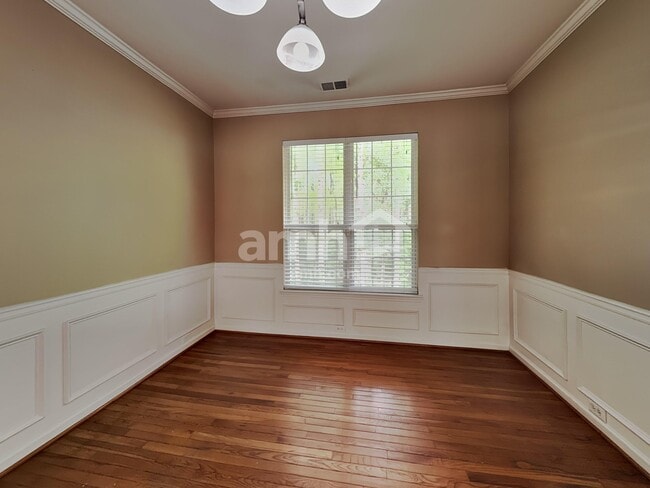 Building Photo - 433 Holland Springs Dr