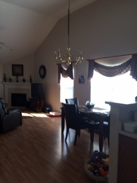 Foto del edificio - Knoxville 37909 - 3 Bedroom, Sunroom, Fenced yard - Call Debra Johnson (865) 591-8281