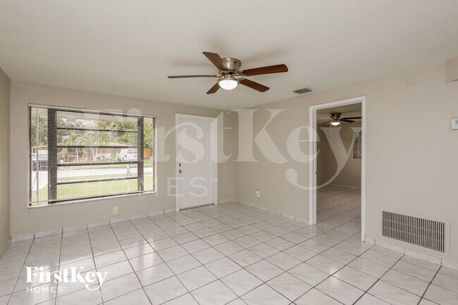 Foto del edificio - 5826 N Farragut Dr