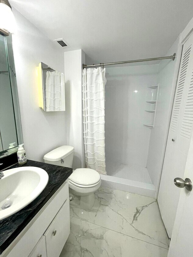 Building Photo - 1351 NE Miami Gardens Dr