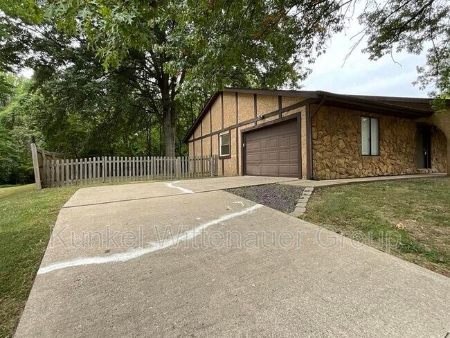 Building Photo - 23 Innsbruck Ln