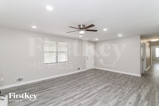 Foto del edificio - 335 Lost Meadows Dr