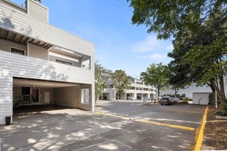 Building Photo - 766 Spinnaker Ct