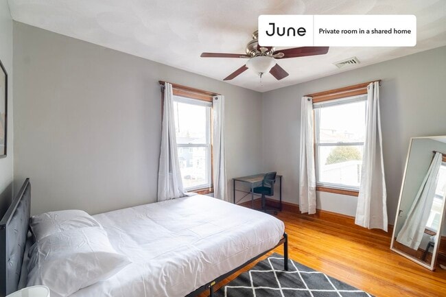 Foto del edificio - Private bedroom in 5 bed/2 bath Home