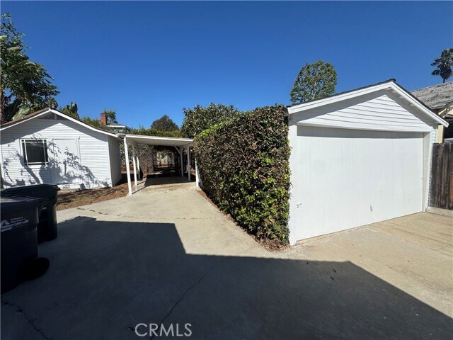 Building Photo - 815 S Juanita Ave