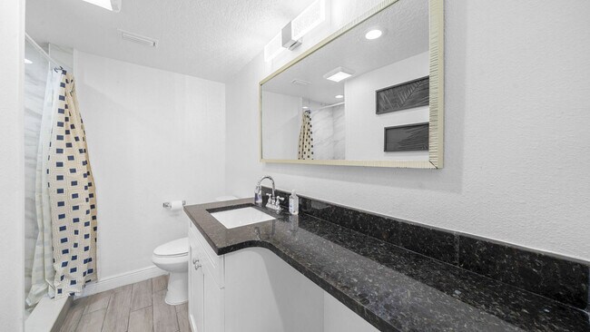 Foto del edificio - 10906 N Oakleaf Ave