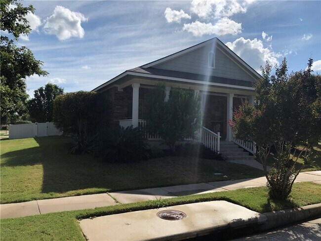 Building Photo - 1701 Hill Country Dr