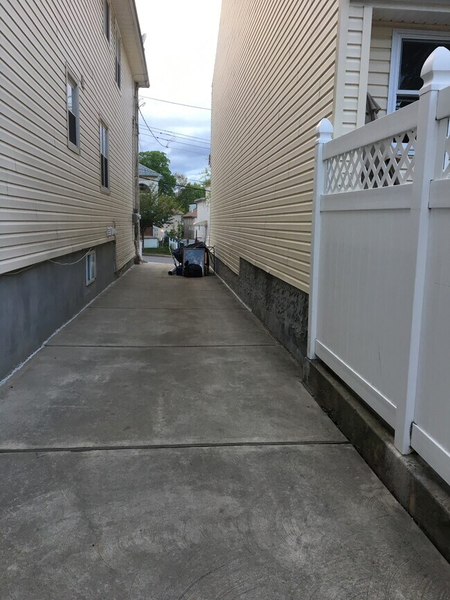 Foto del edificio - 46 Evelyn Pl